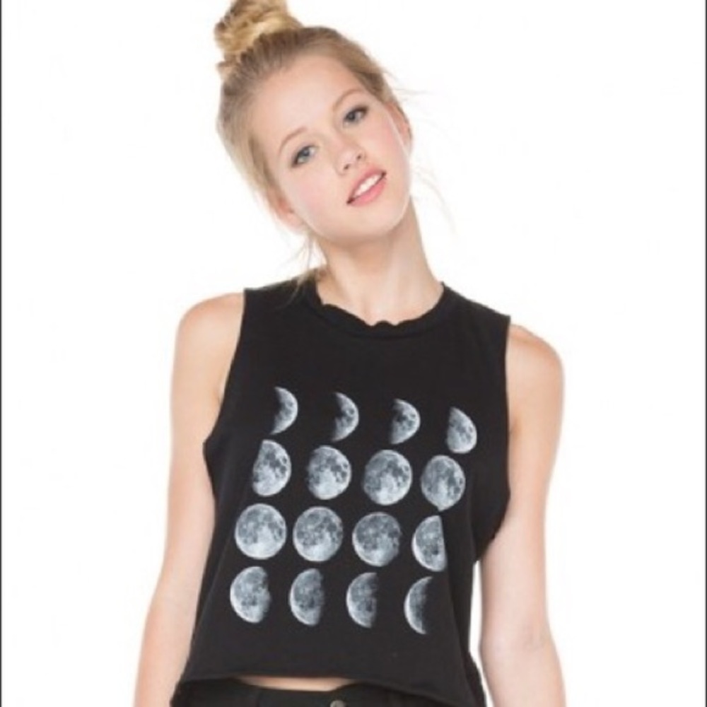 Brandy Melville moon tee
